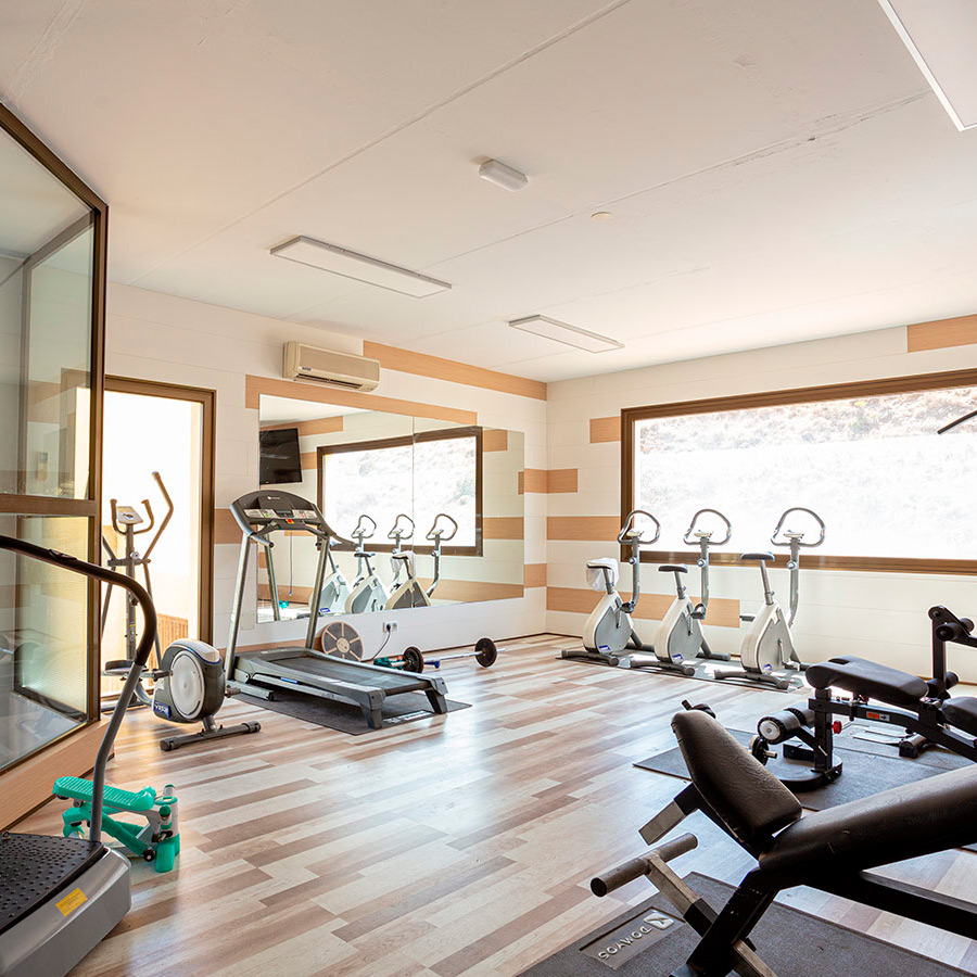 camping-los-escullos-gimnasio
